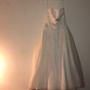 Strapless wedding dress